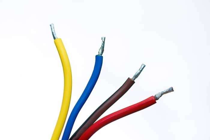 Sonhar com Fios Elétricos O que significa? Revelamos 5 significados!