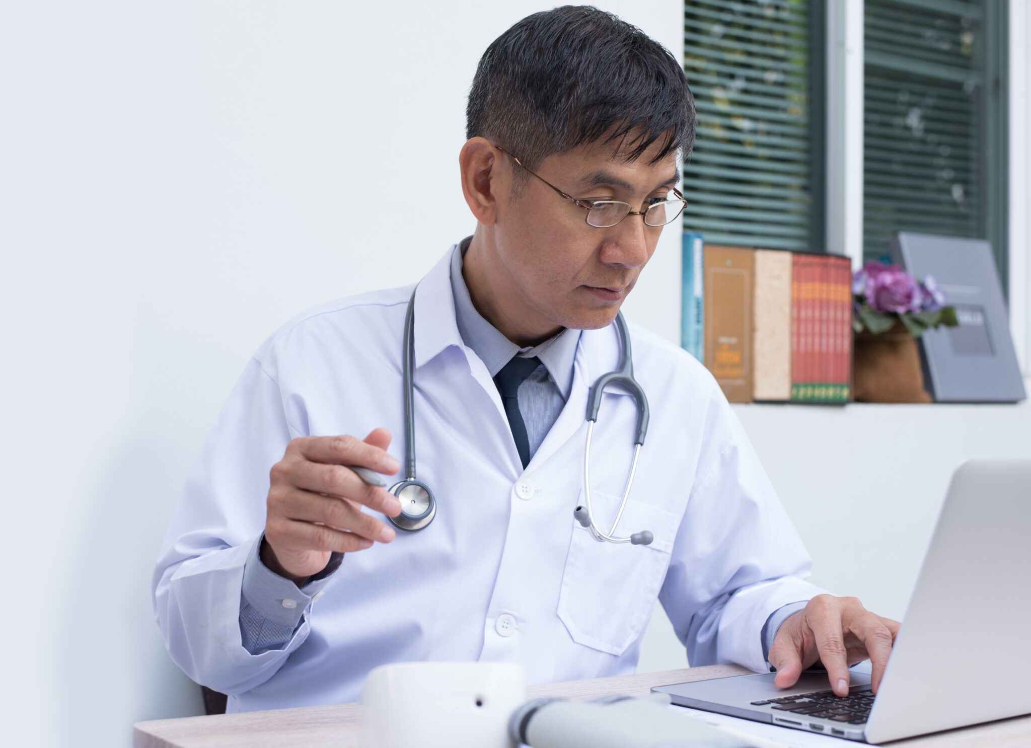 How Medical Scribes Are Helping Physicians Athreon A Leader Among