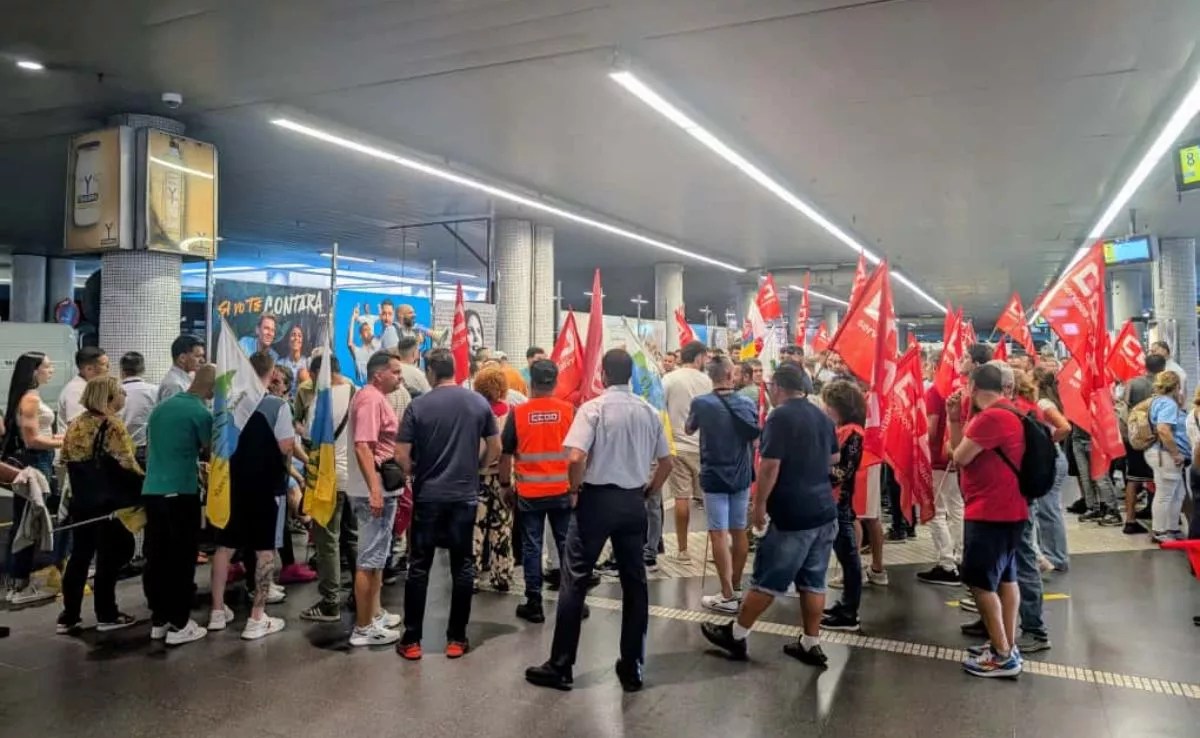 Why Are Strikes Disruptive? Canarians’ Awareness of Class Is Diminishing