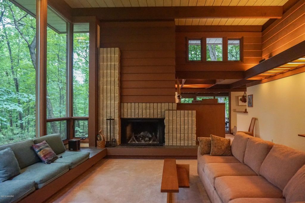 A Frank Lloyd WrightInspired Home—With a Twist Home