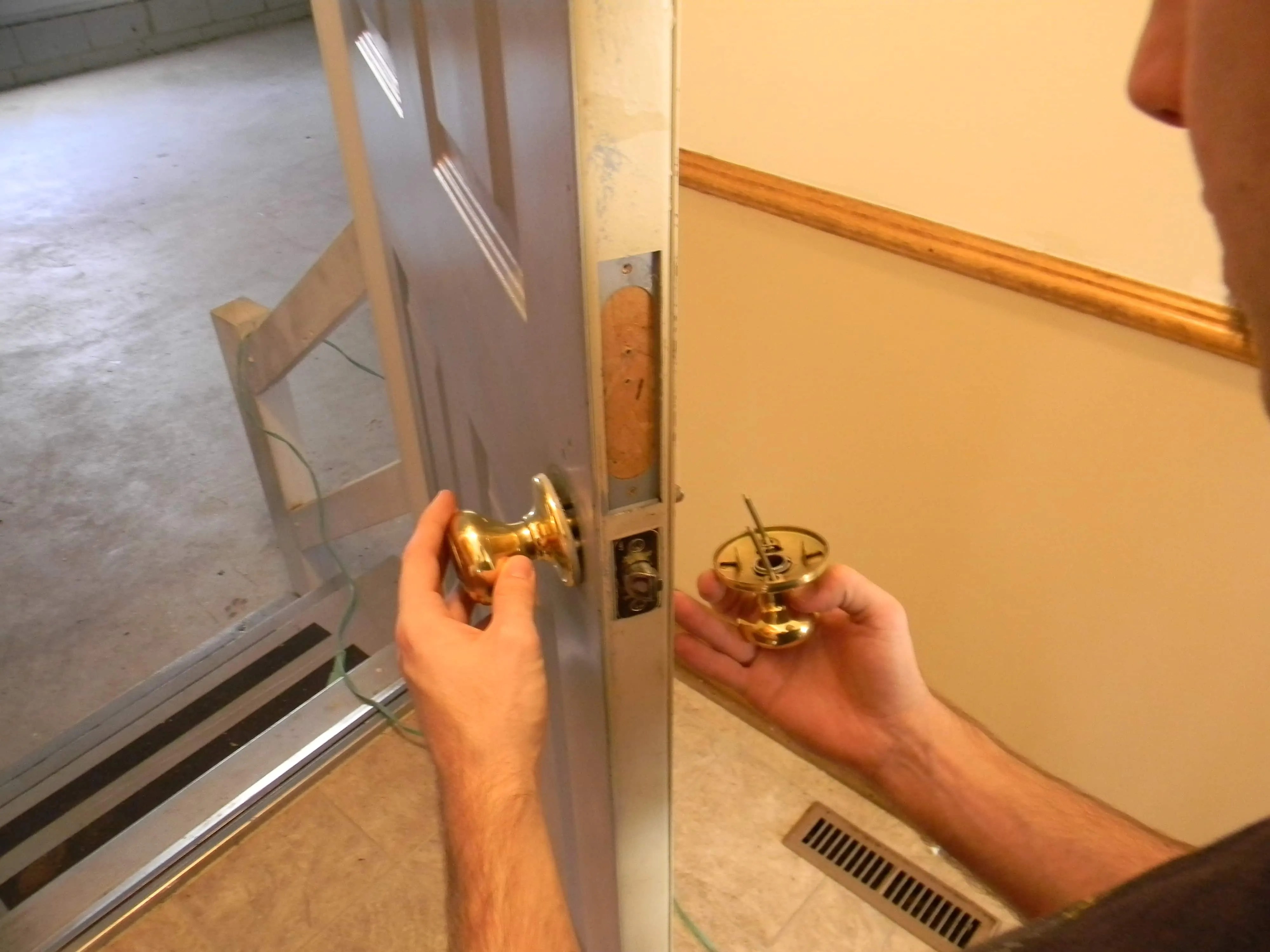 How to Replace Door Knobs
