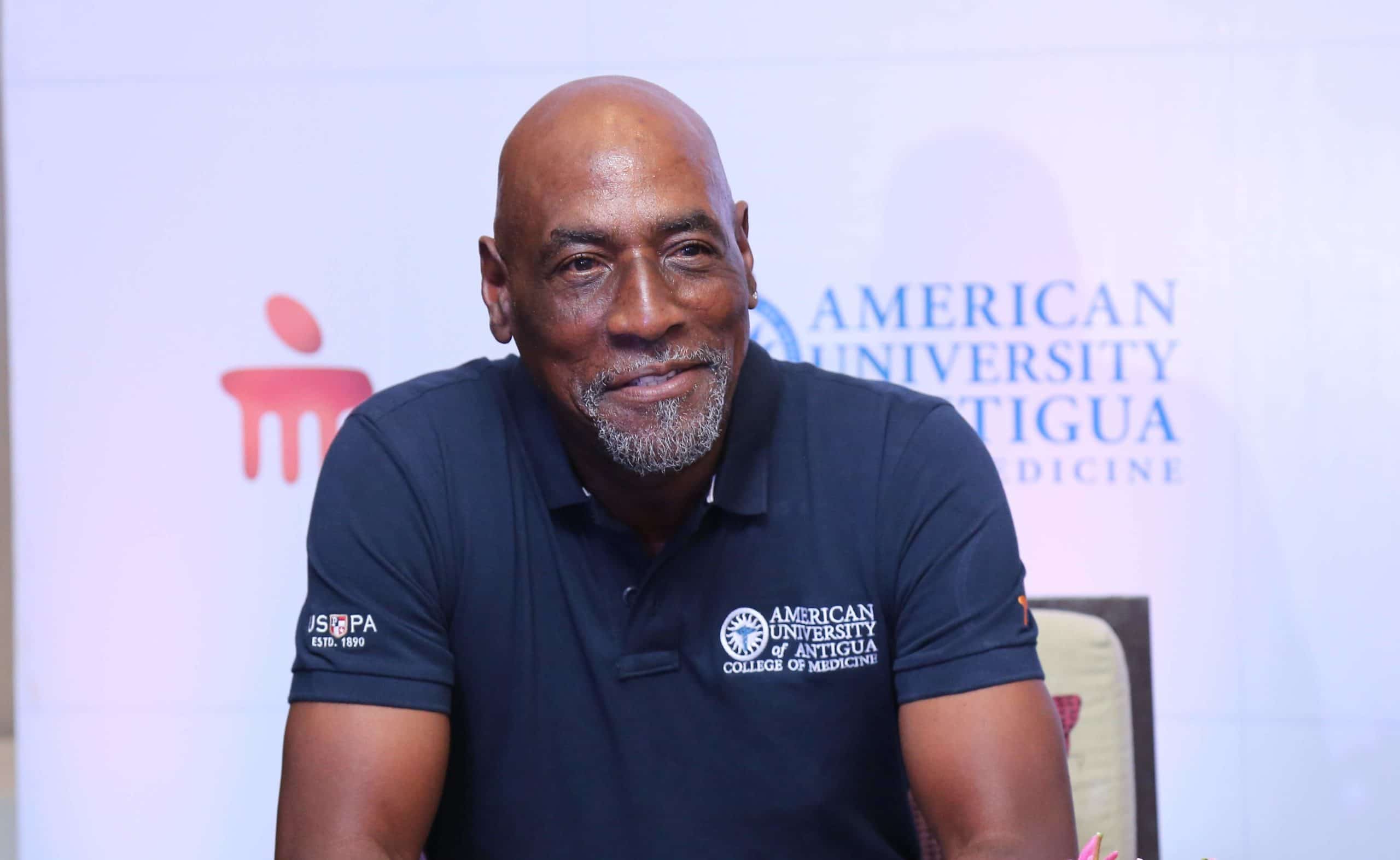 Sir Vivian Richards as the Brand Ambassador of the American University(024)