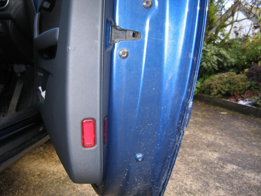 B6 Cabriolet Red warning light in Door (connector help)