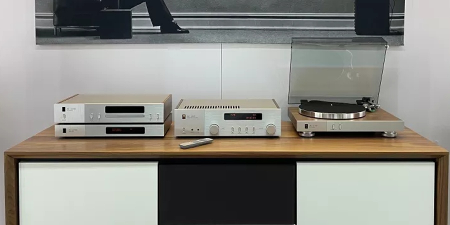 JBL Classic Series Audio Components Blend Retro w Modern Tech | Audioholics