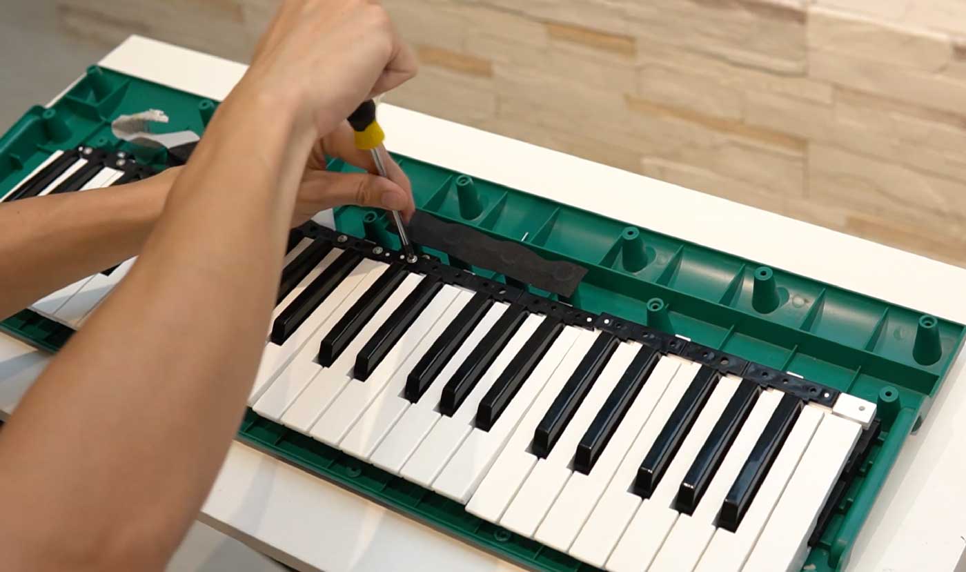 How to Restore Your Yellowed Plastic Keyboard Keys Audio Mentor