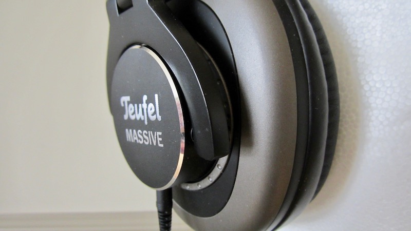 Teufel Massive Headphone Review Quickie - The Devil Speaks German