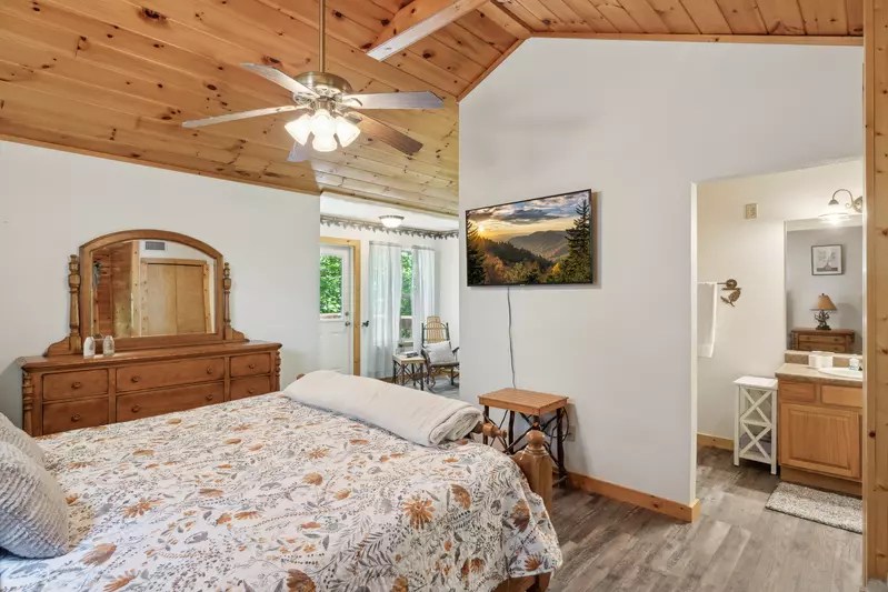 Gatlinburg Cabin Rental Virgil's Retreat 263 2 bedroom