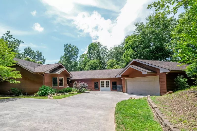 3 Bedroom Cabin Rental in Gatlinburg Smokey Mountain Hideaway