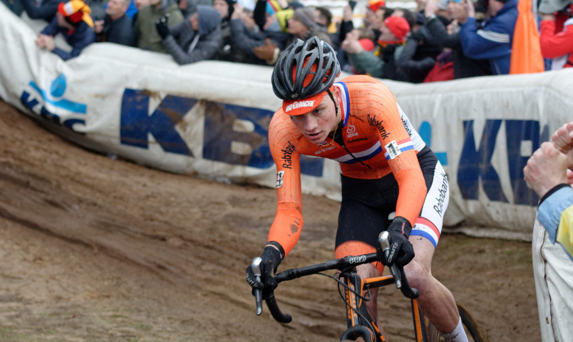 Cyclocross Van der Poel sacré champion du monde devant Van Aert