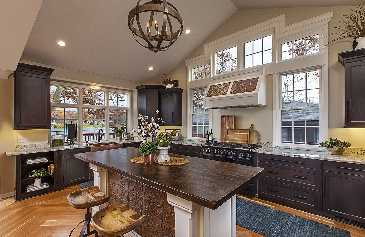 Spacious Cottage Kitchen Authentic Kitchen & Design