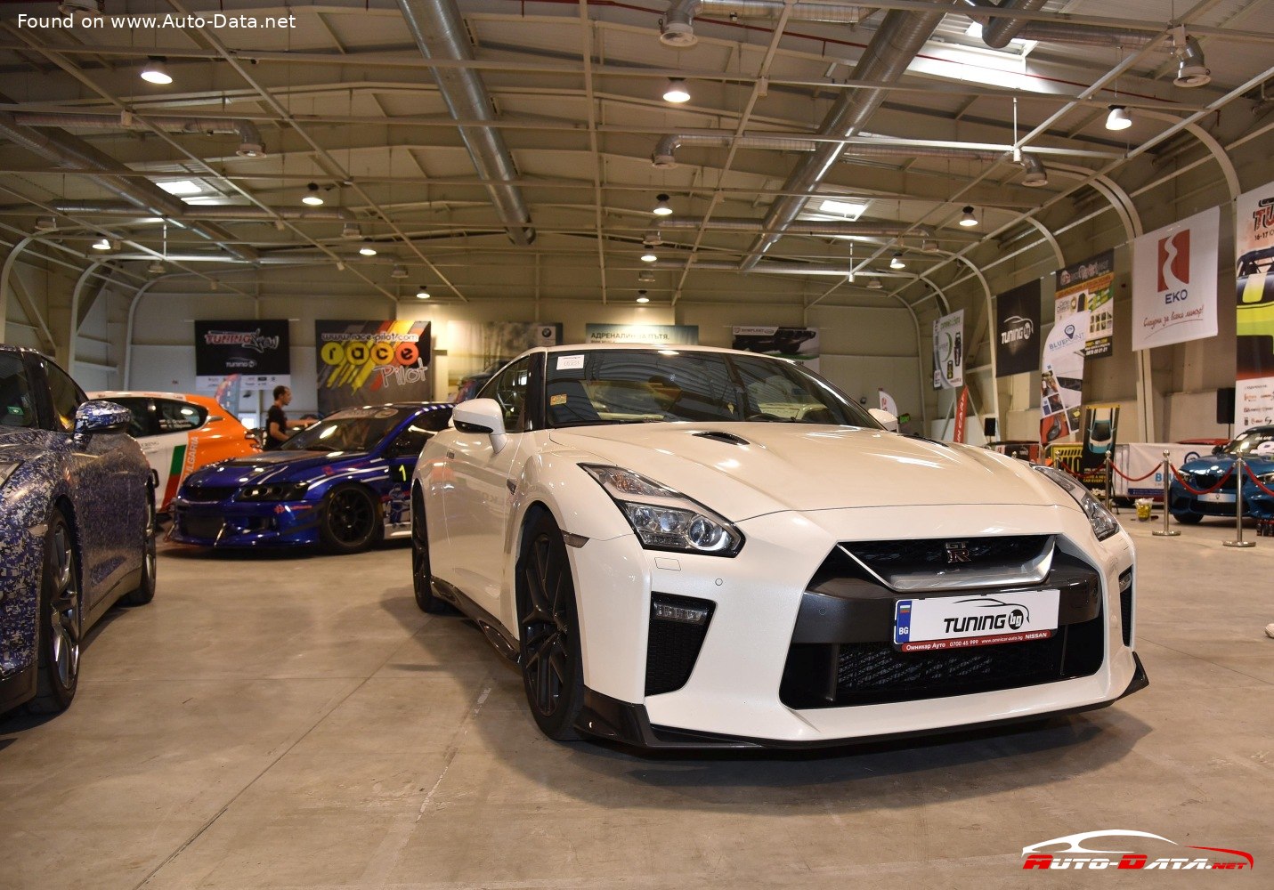 2016 Nissan Gt-R (R35) 3.8 V6 (570 Hp) 4Wd Automatic | Technical Specs, Data, Fuel Consumption, Dimensions