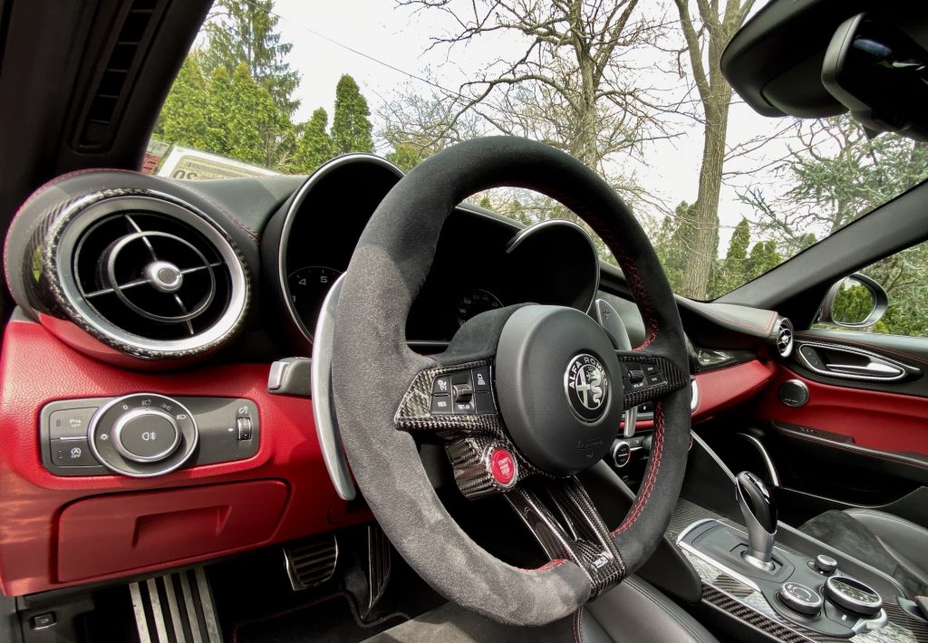 Alfa Romeo Giulia QV Custom Alcantara/Carbon Fiber Steering Wheel (Made