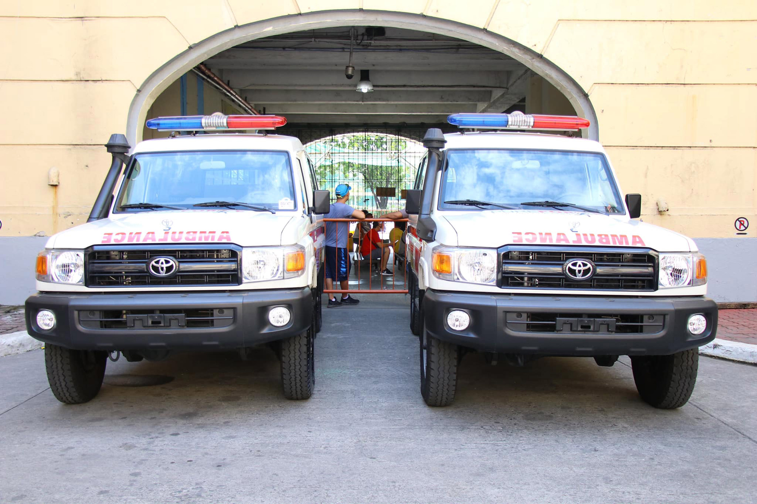 Manila gets a pair of Toyota Land Cruisers... in ambulance form Auto News