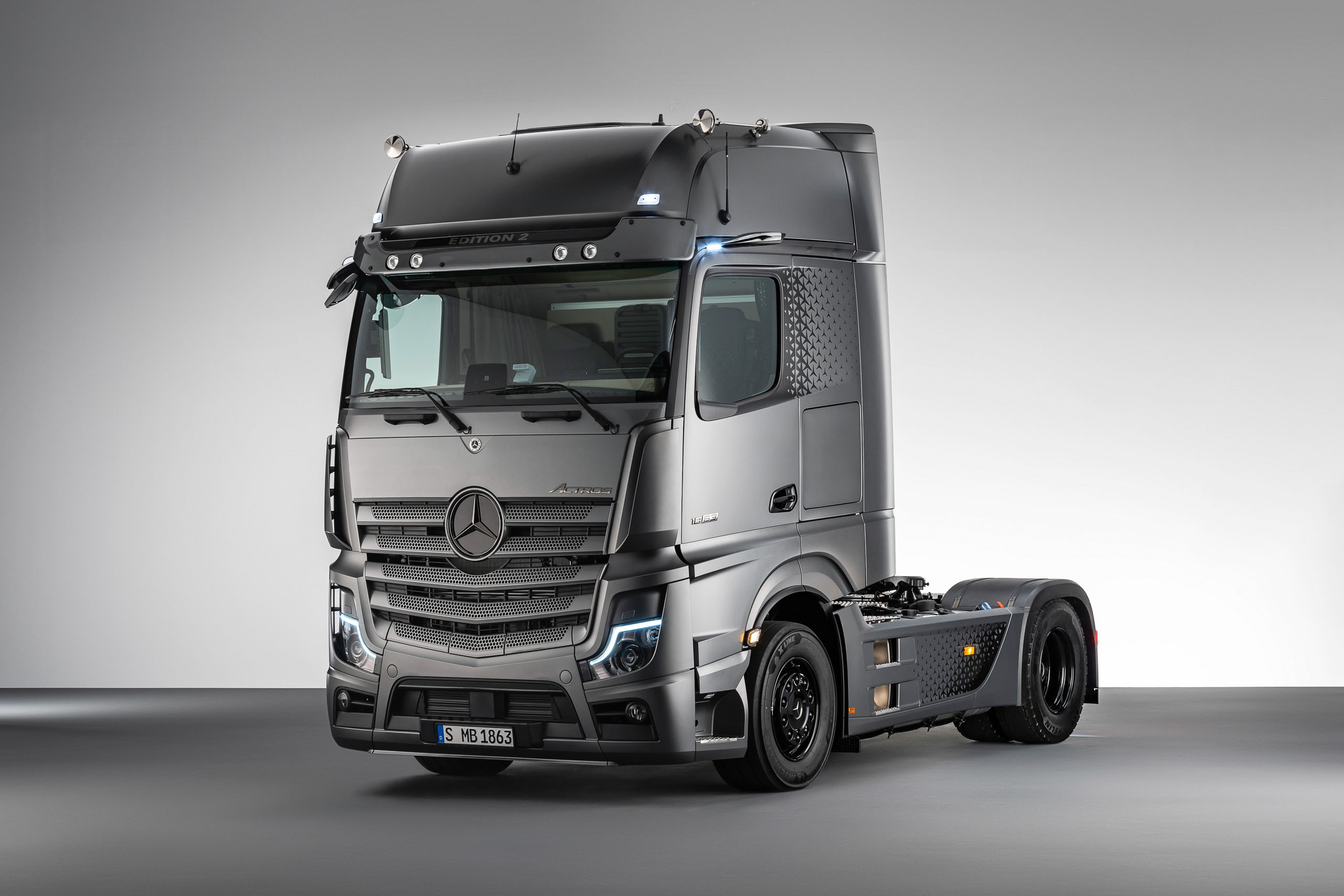 MercedesBenz Actros Edition 2 is more luxurious than your SUV Truck