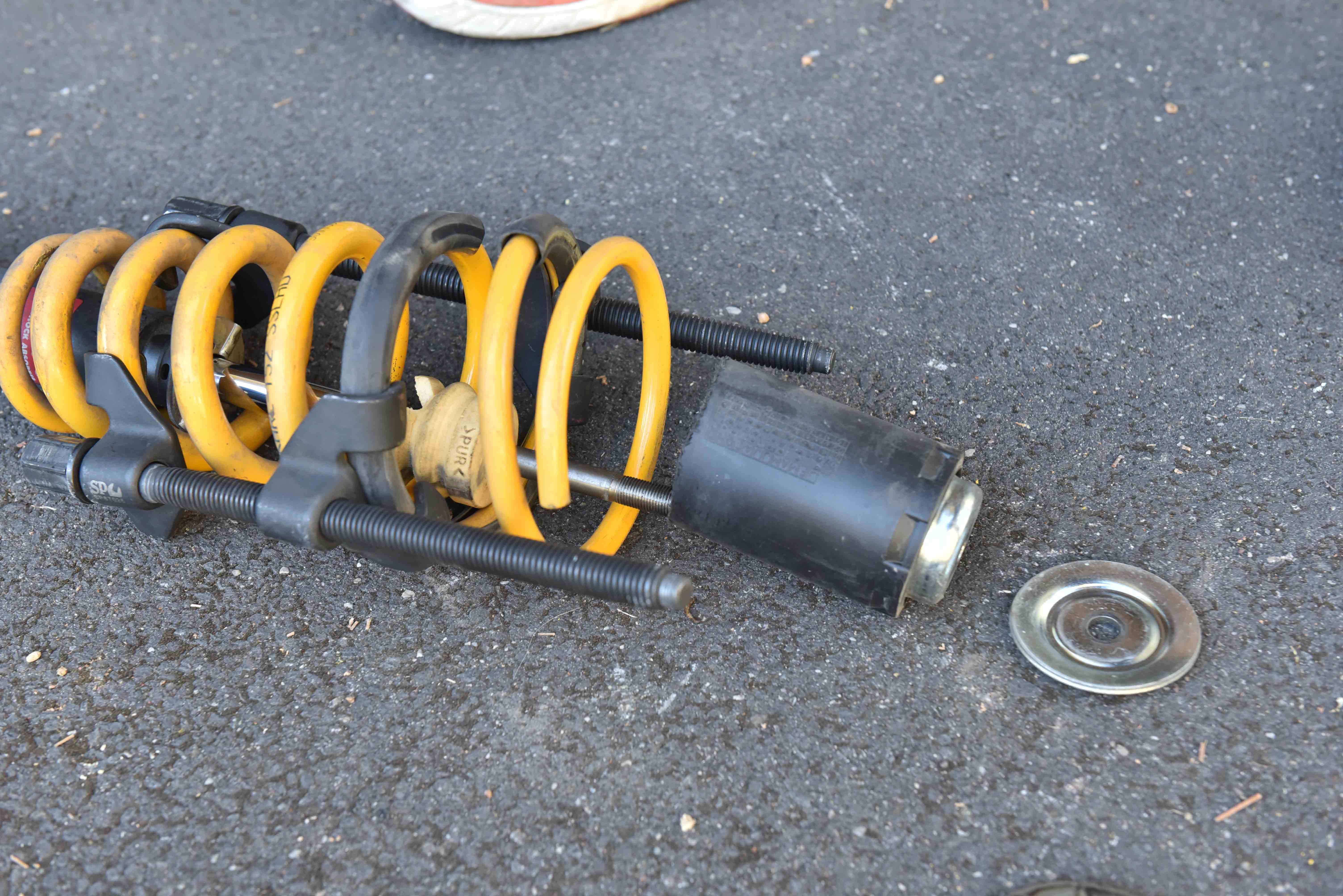 Rear Strut Disassembly VE Commodore AutoInstruct