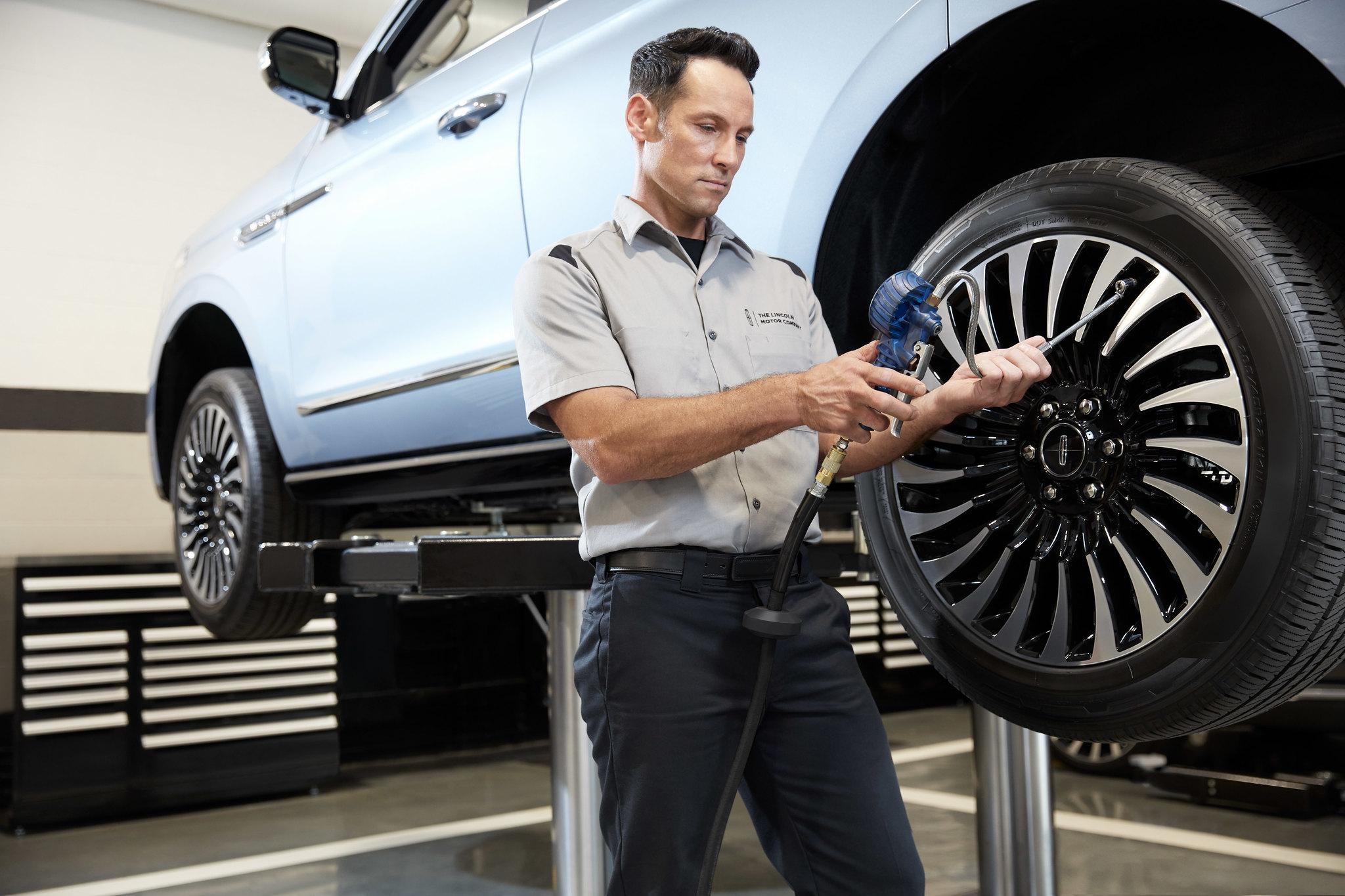 Lincoln Car Dealers Offer Tips on Making Road Trips Safe and Exciting