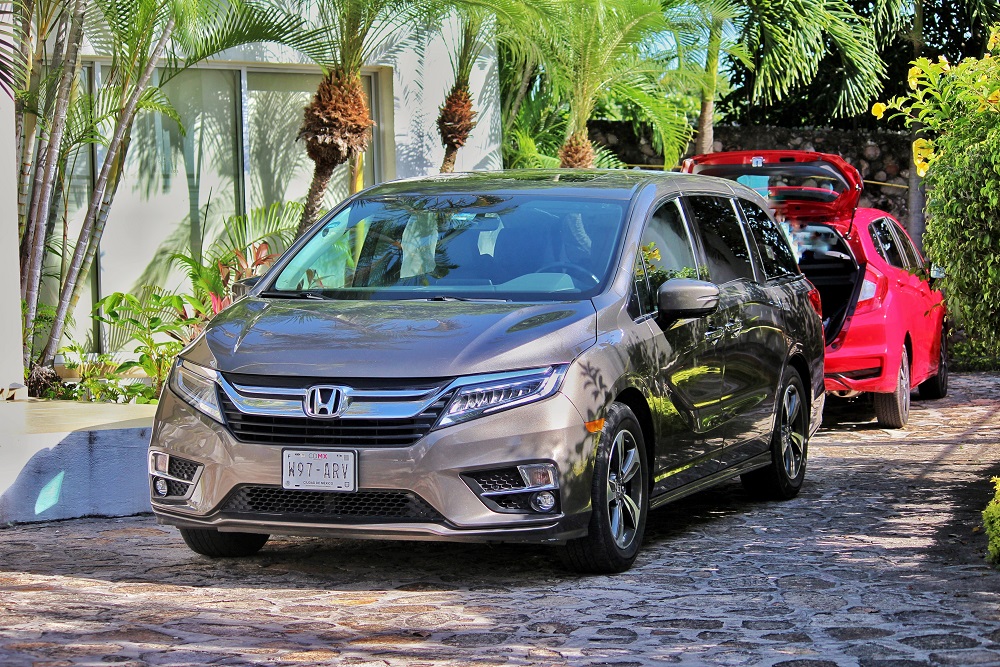 Miniván Autos y Moda México