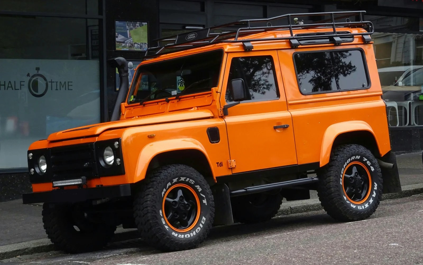 Land Rover Defender 2020, le prime immagini di un icona. Ecco cosa si