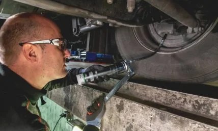 The 10 Best Grease Guns (Guide & Reviews) | AutoTribute