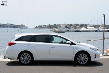 Autozine - Technische Specificaties: Toyota Auris Touring Sports 1.8 Hybrid Business