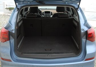 Autozine - Autotest: Opel Astra Sports Tourer (2010 - 2016)