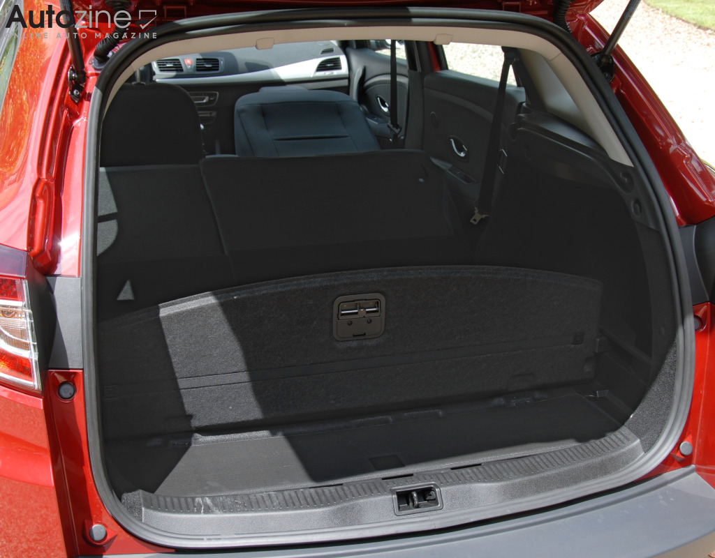 Autozine - Foto's: Renault Megane Estate (2009 - 2016) (5 / 7)