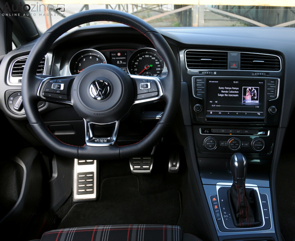 Autozine Foto's Volkswagen Golf GTI (8 / 9)
