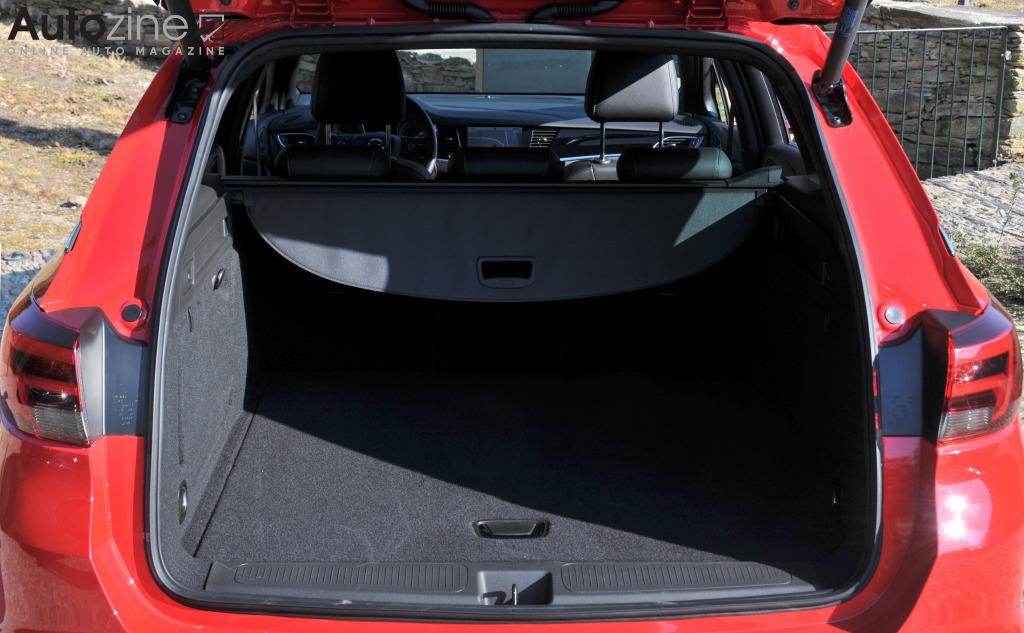 Autozine - Foto's: Opel Astra Sports Tourer (2016 - 2021) (10 / 12)