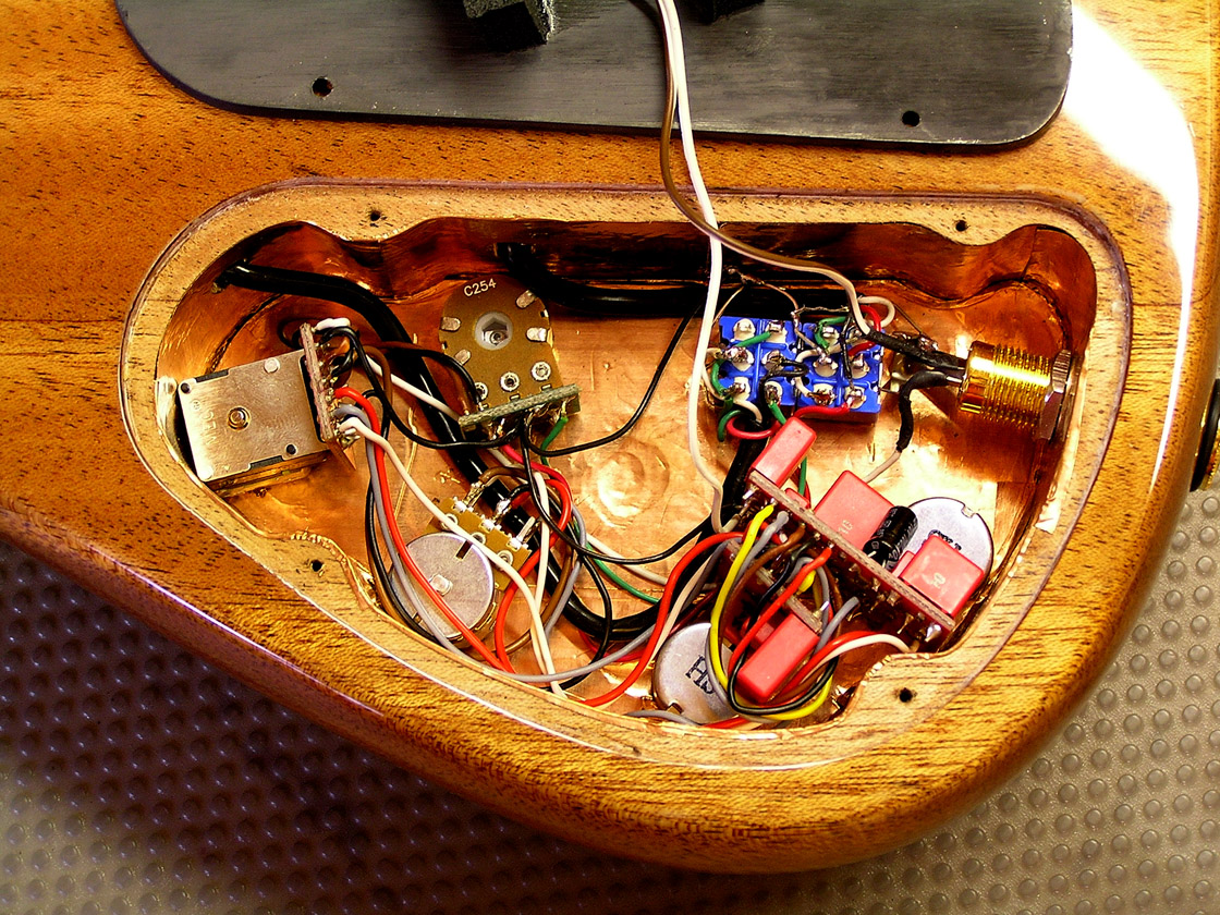 Pickups and electronics AV Basses