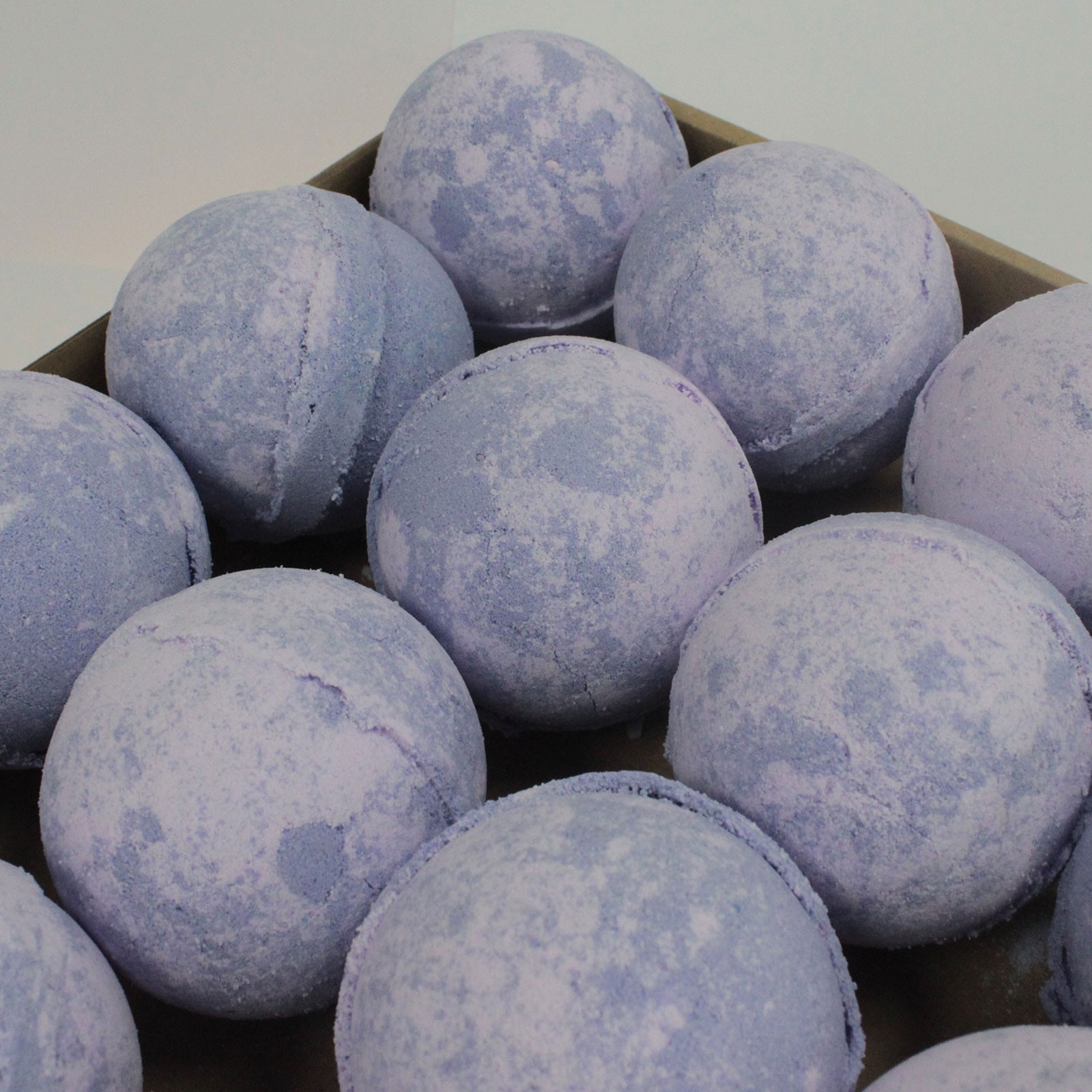Yorkshire Violet Bath Bomb 180g AW Aromatics White Label