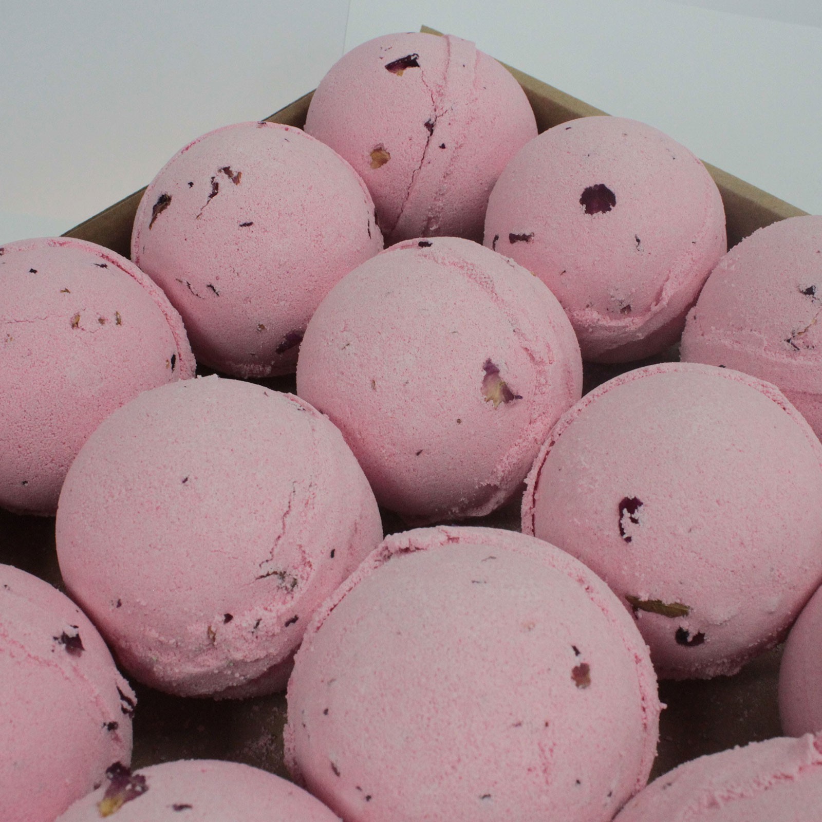 Rose & Petals Bath Bomb 180g. AW Aromatics White Label