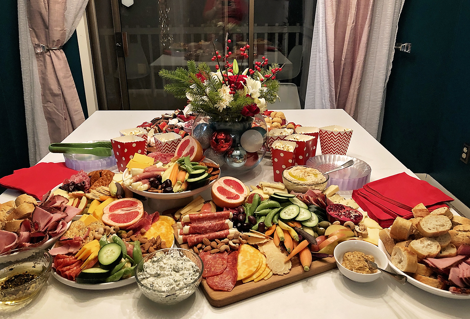 How to Build a Holiday Grazing Table – A Well Crafted Party