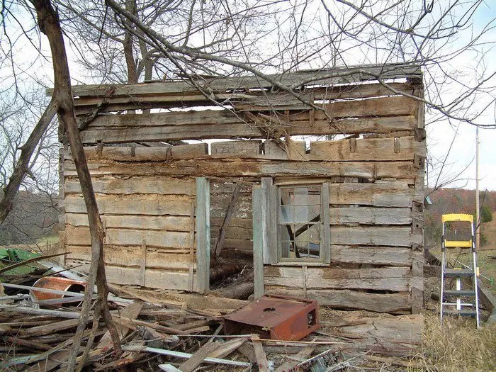 What This Man Did To A Rotten Cabin He Found In The Woods Is Amazing