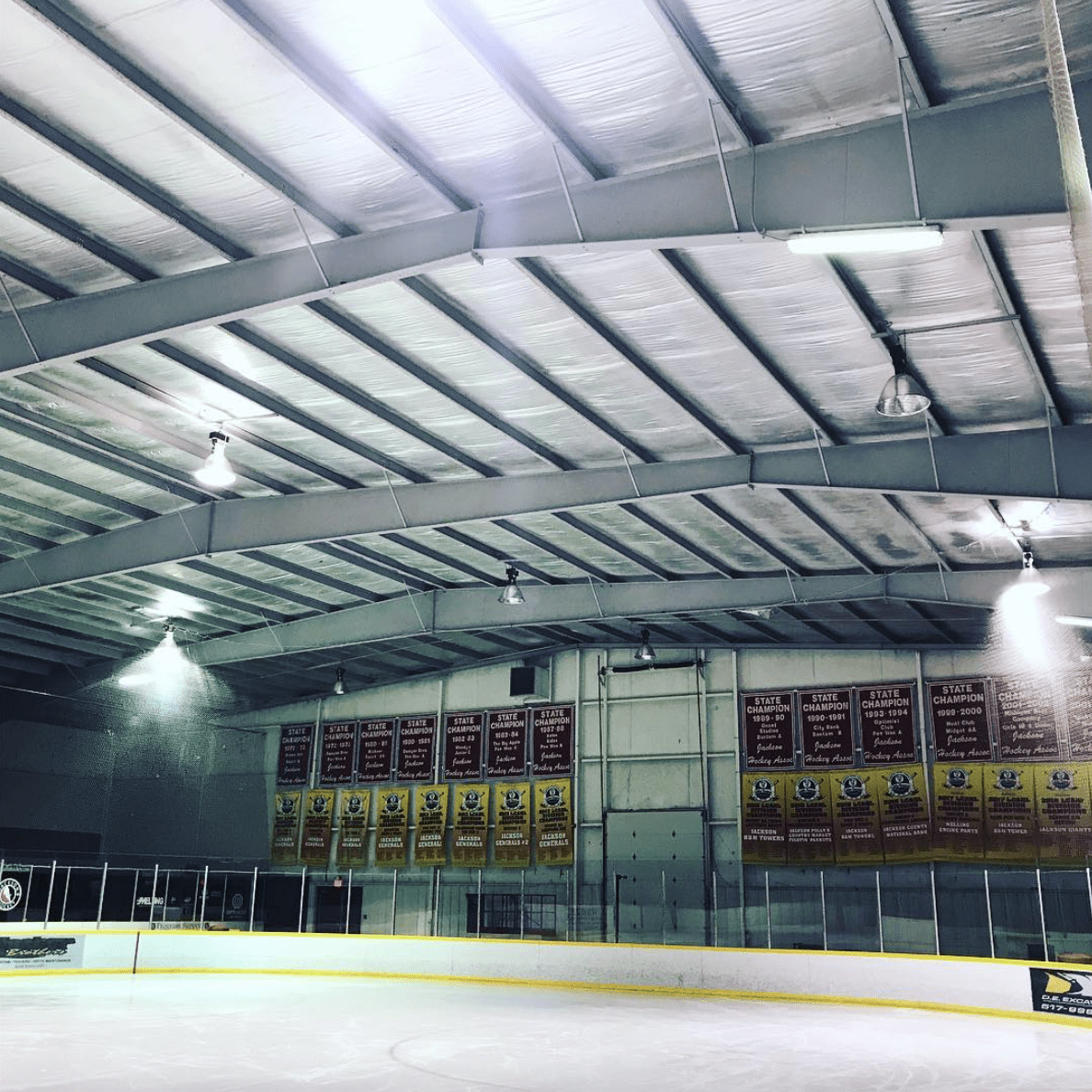 21 Best Michigan Ice Skating Rinks in 2024 [Indoor & Outdoor] w/ Map