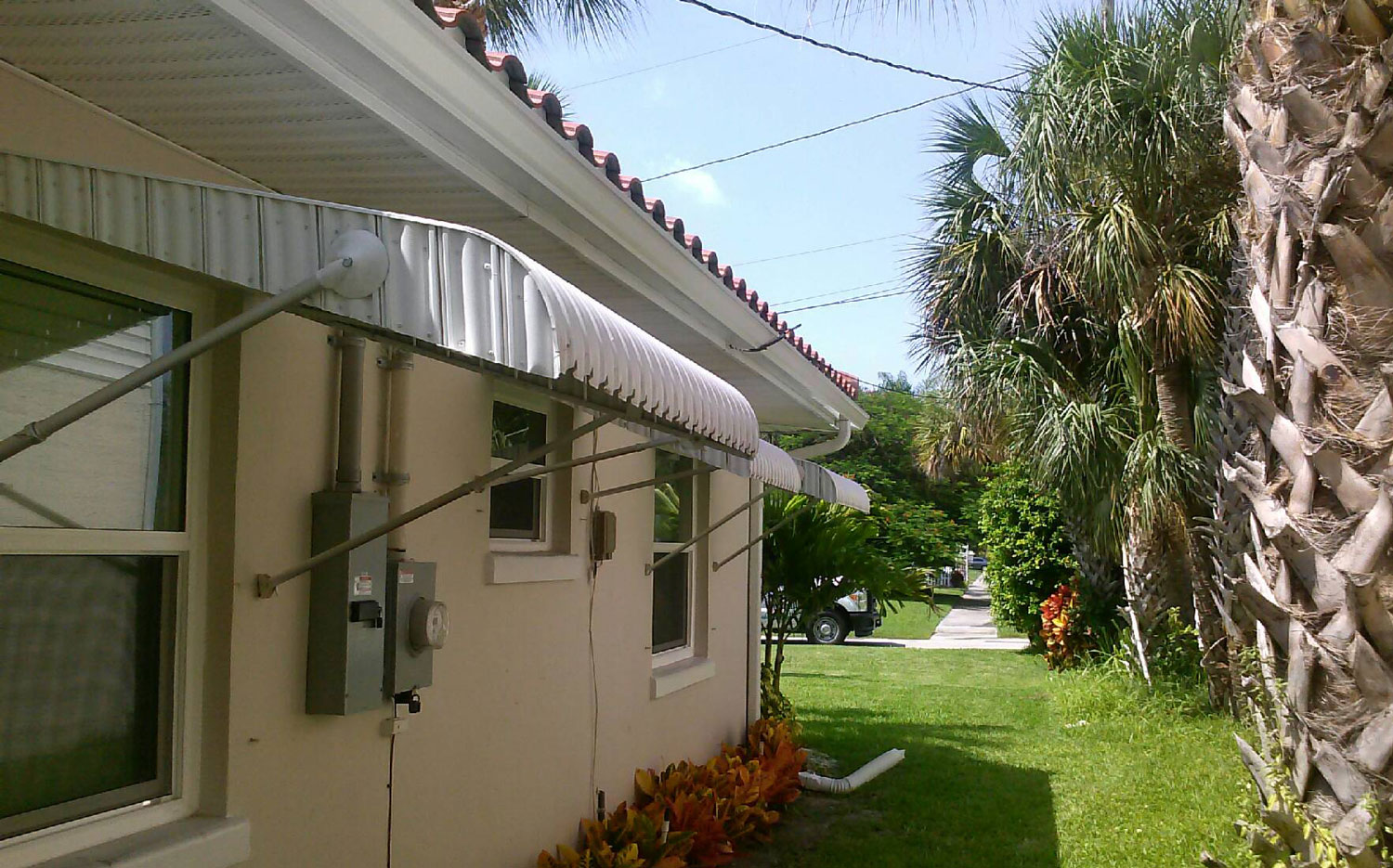 Aluminum Clamshell Awnings Awning Works Inc.