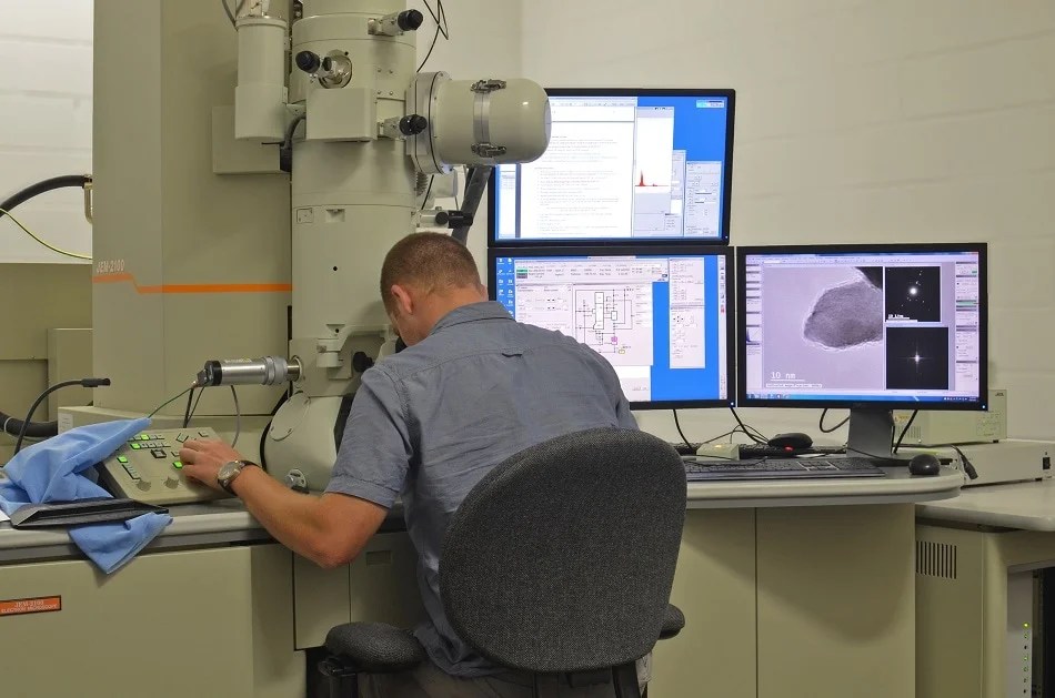 Advantages of Transmission Electron Microscopy (TEM)