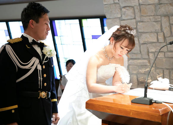 新郎様が自衛隊さん 自衛隊さん 警察官さん 消防士さんの結婚式は ぜひ格安のブライダルヤスナガにおまかせください 大阪の結婚式情報
