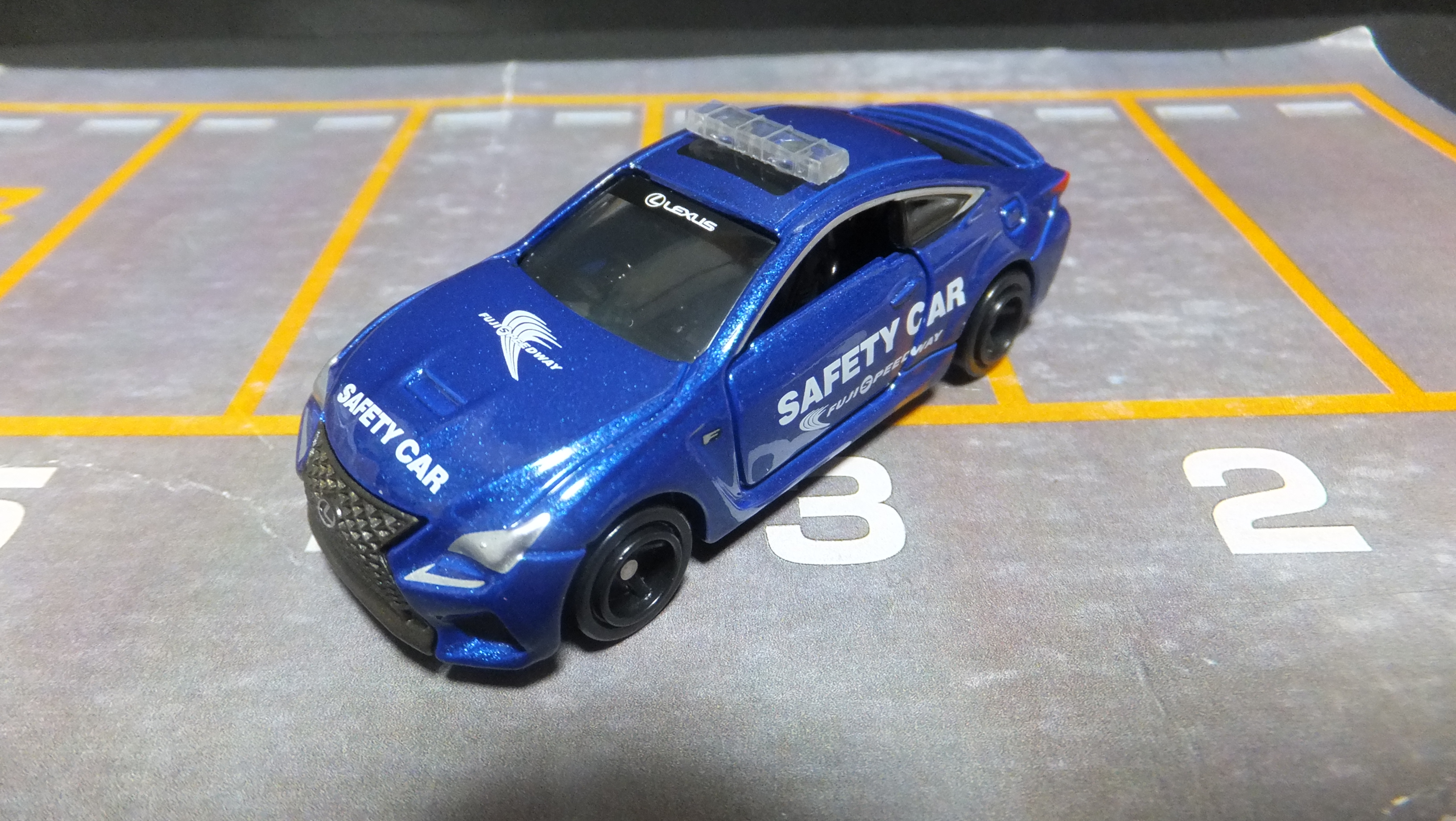 トミカ トイザらスオリジナル レクサス RC F 富士スピードウェイ セーフティカー トミカコレクション 親子奮闘記