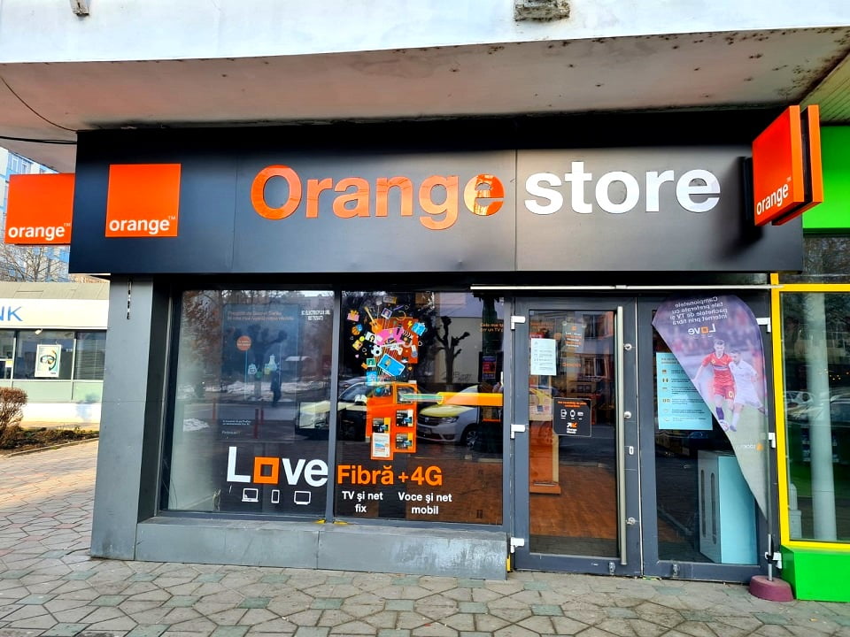 Orange Store din Onesti se muta intro locatie mai mare de la 1