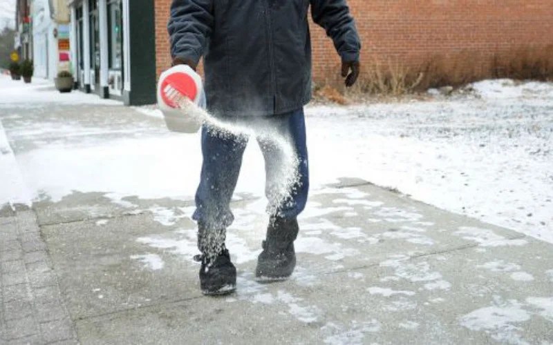 How To Clear Snow from Gravel Driveways and Asphalt Paved Driveways Best Ways to Clear Snow