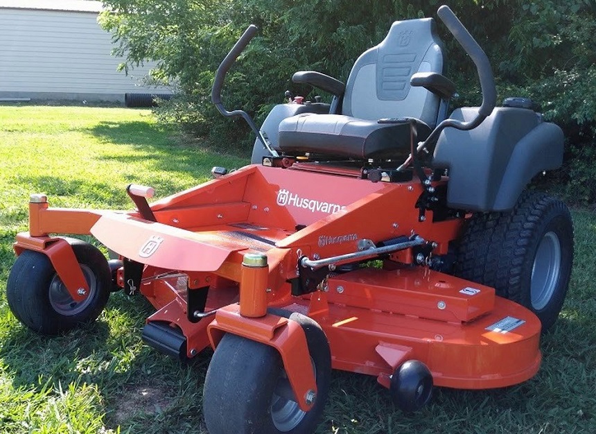 5 Best Riding Lawn Mowers for Hills Reviewed (Jul. 2021)