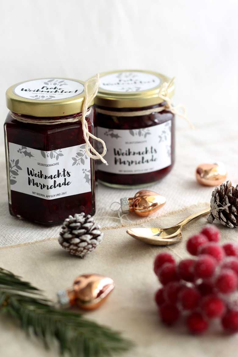 Weihnachtsmarmelade Rezept mit Beeren, Zimt und schönen Etiketten