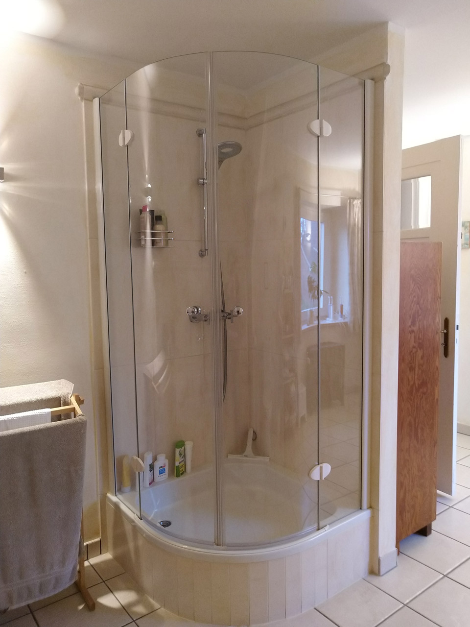 Vollbad mit WohlfühlGarantie Modernisierung eines 14qm Badezimmers in
