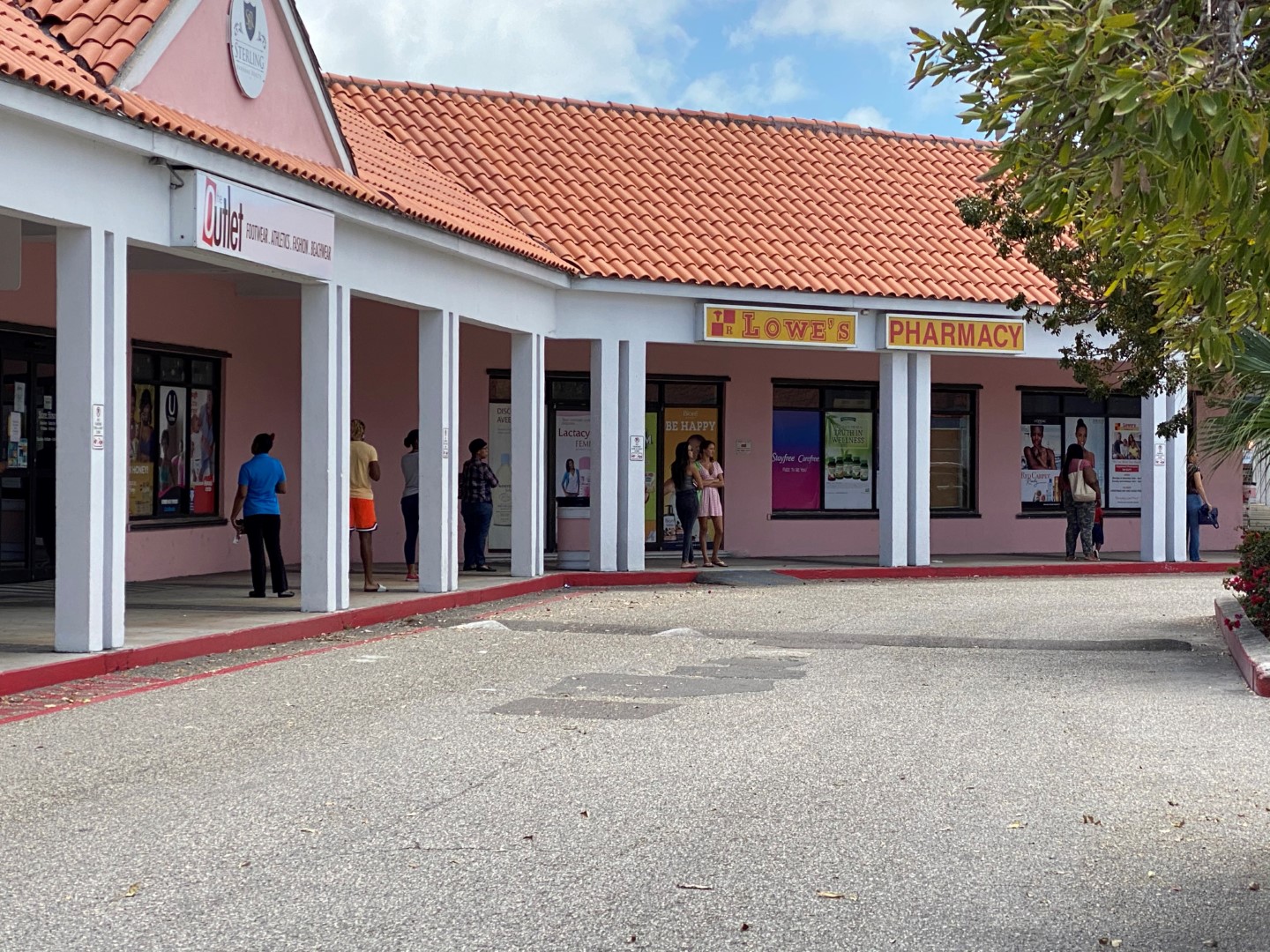 Supermakets Busy During COVID19 Lockdown Nassau / Paradise Island