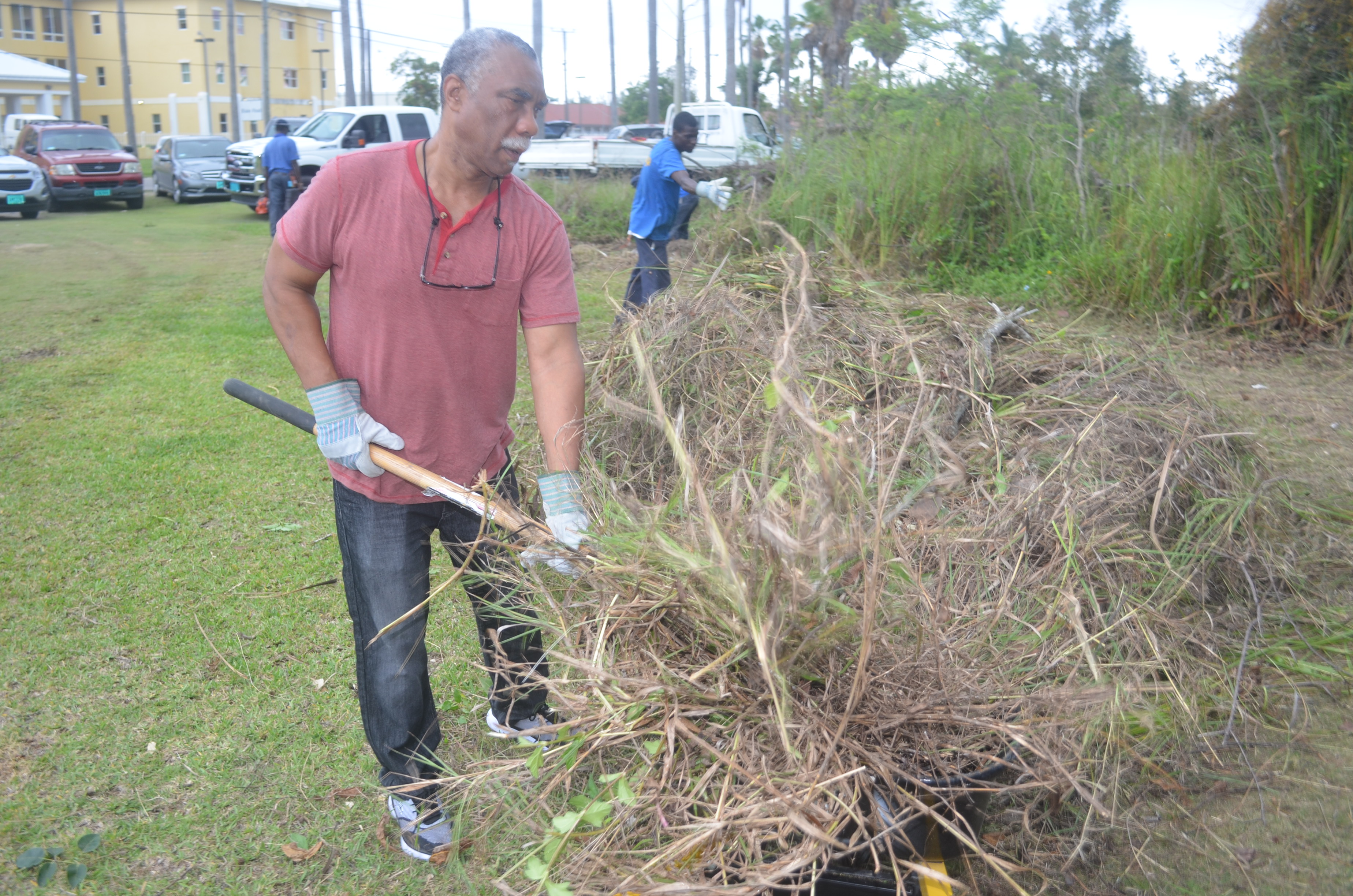Atlanteans clean up neglected Blake Road Sacred Space Nassau / Paradise Island, Bahamas