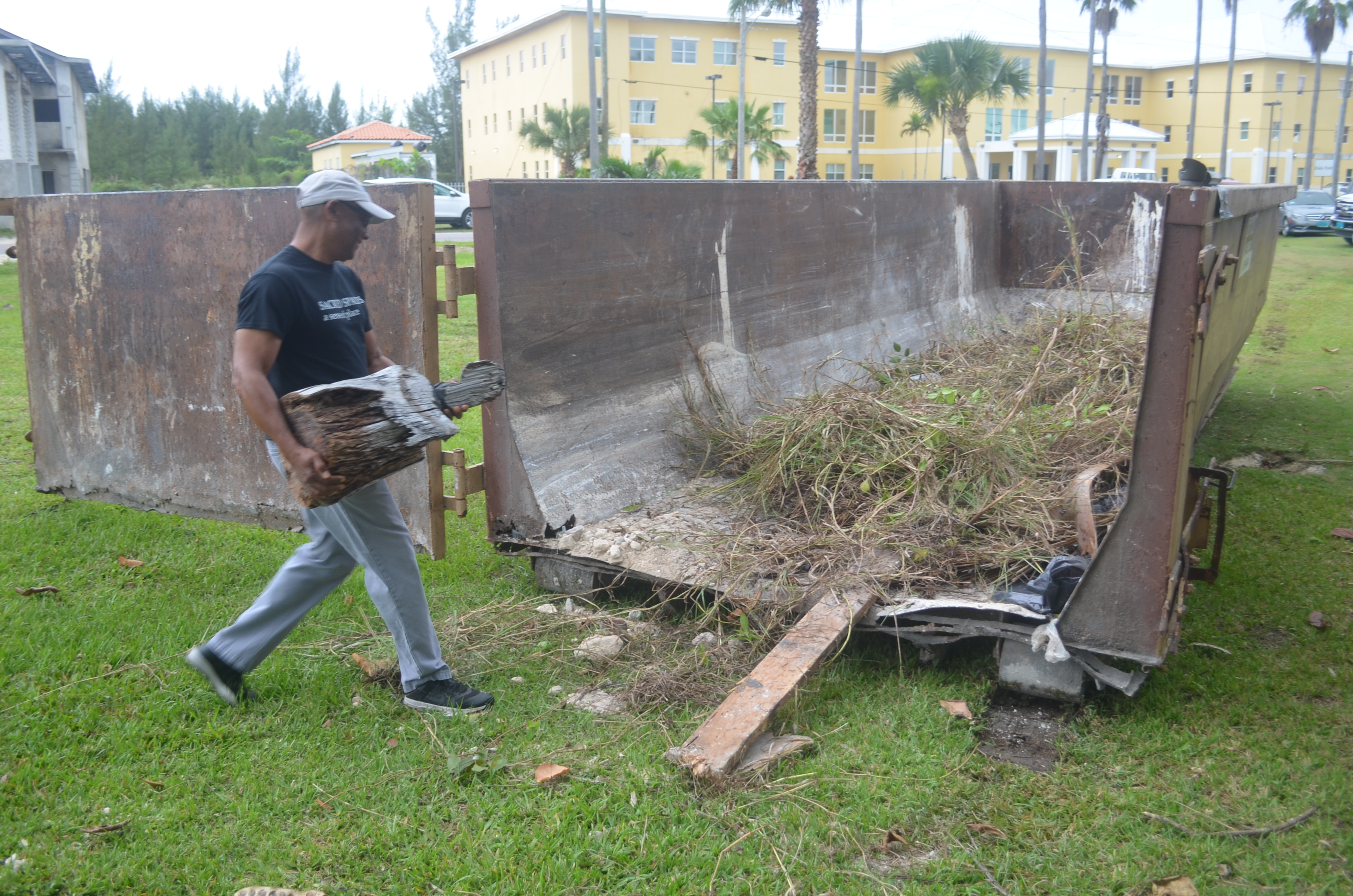 Atlanteans clean up neglected Blake Road Sacred Space Nassau / Paradise Island, Bahamas