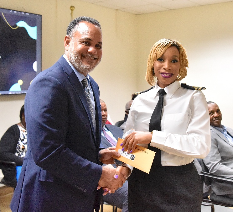 Minister Halkitis congratulates newly promoted Customs officers