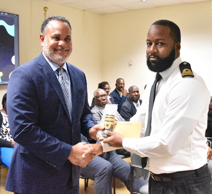 Minister Halkitis congratulates newly promoted Customs officers
