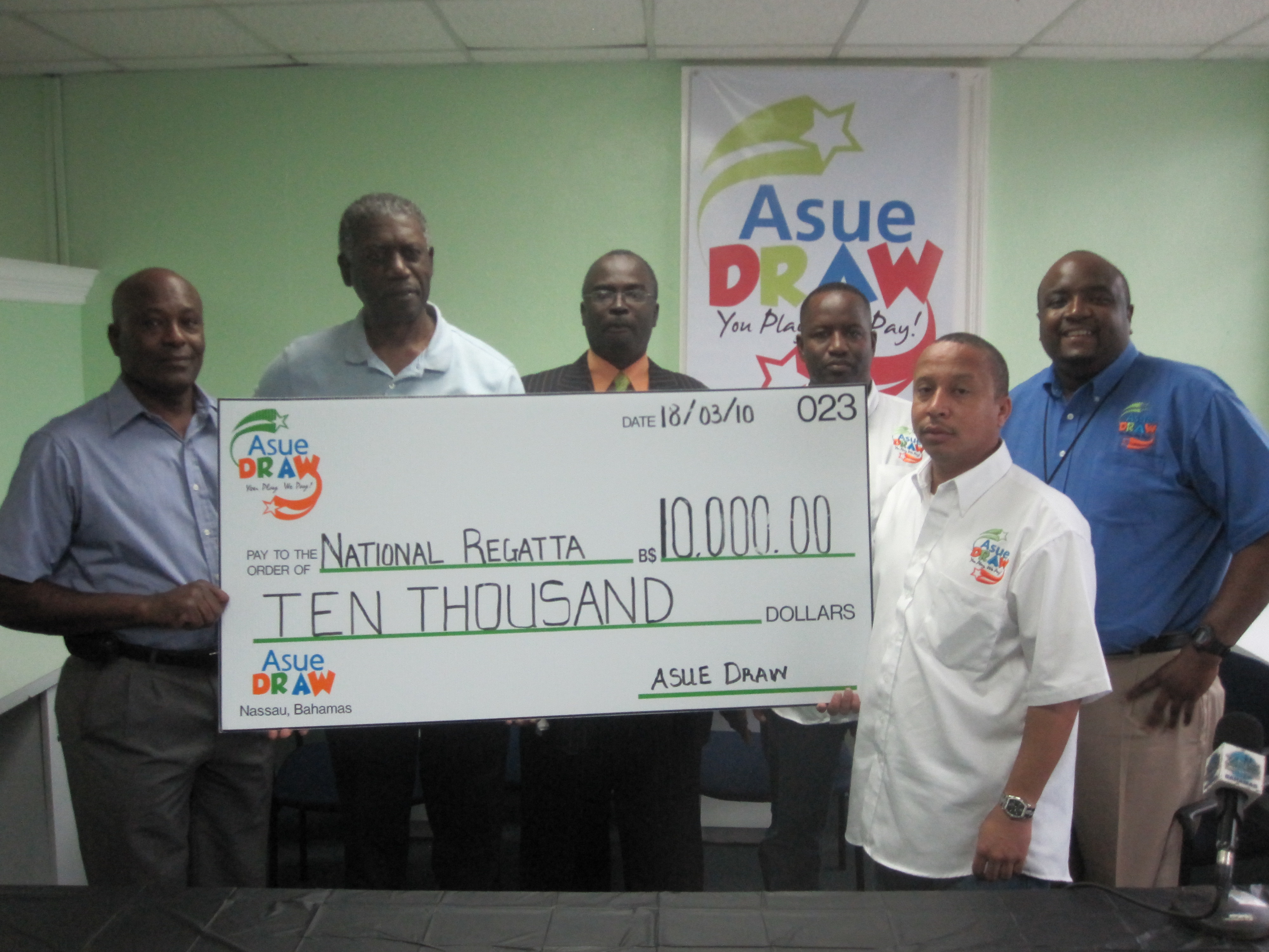 Asue Draw Supports Sloop Sailing Nassau / Paradise Island, Bahamas