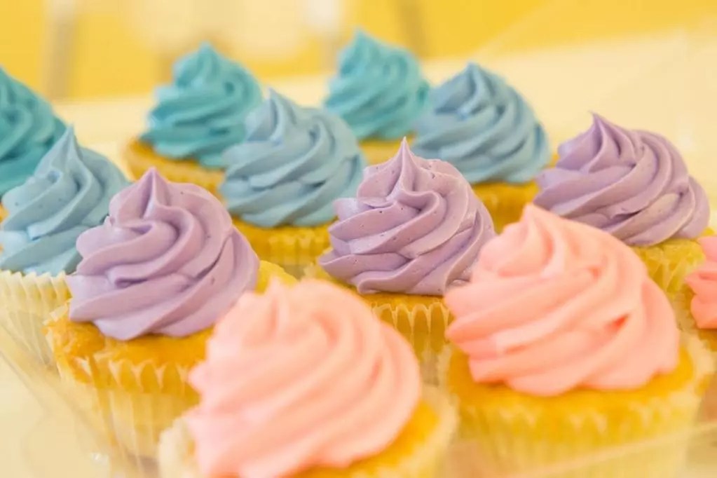 4 Easy Ways You Can Frost Your Cupcakes Today Without a Tip Baking